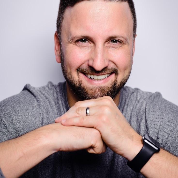 Jordan Kim, Client Relations Director, discussing corporate gifting strategy with business clients